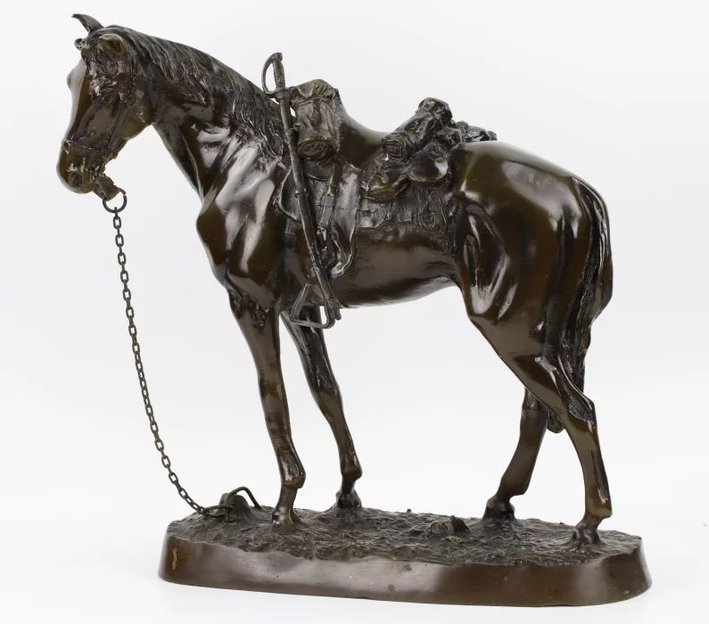 Бронзовая скульптура Конь