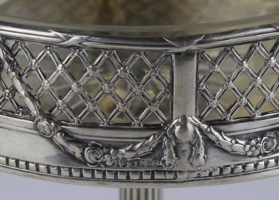 Bonbonnière austère en argent