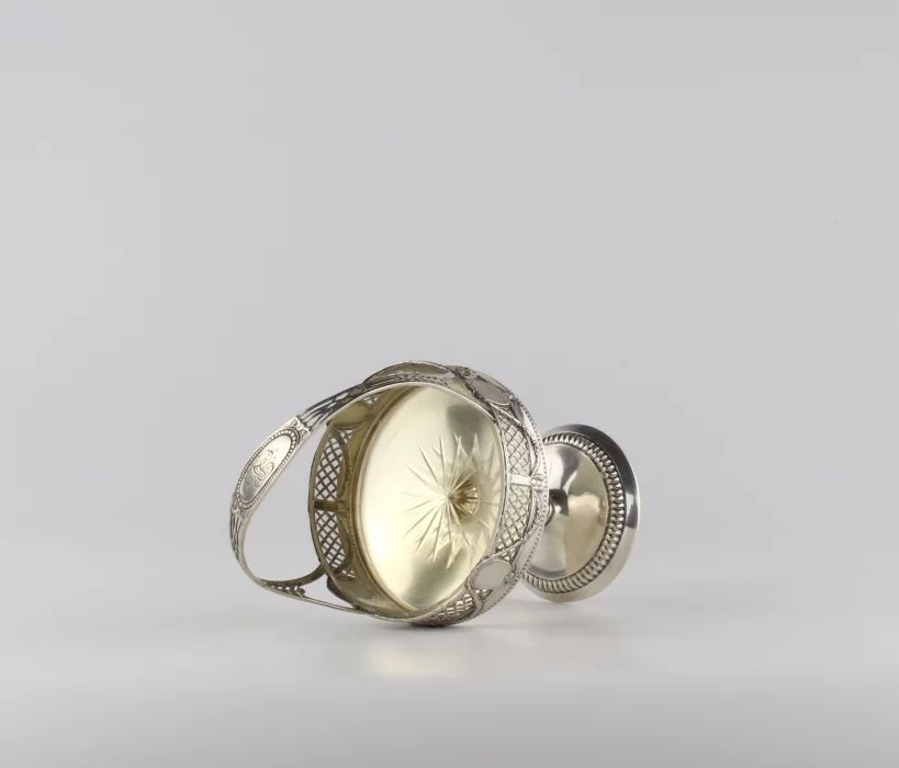 Bonbonnière austère en argent