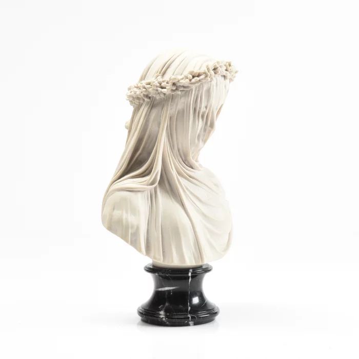 Buste en marbre " La Vestale"