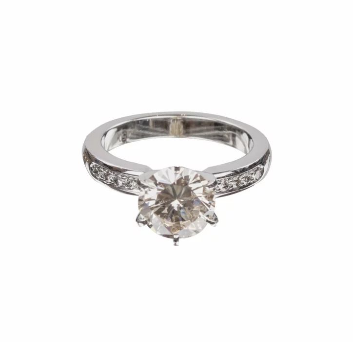 Bague de fiançailles avec diamant central de 2,28 ct. Modèle Tiffany 