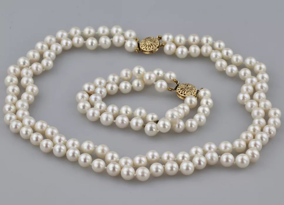 Ensemble de perles. Bracelet, collier. 