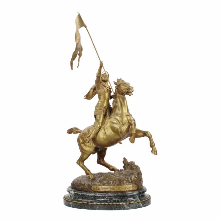 Bronze heroïque dun chevalier equestre. 