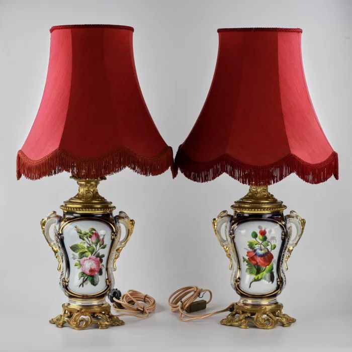 Paire de lampes en porcelaine "Perroquets". 