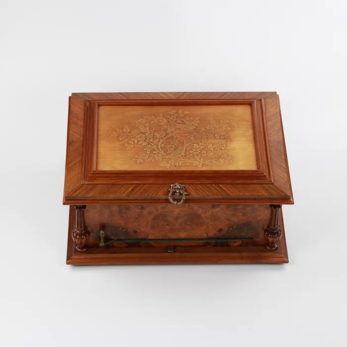 Music box, 19th century. 