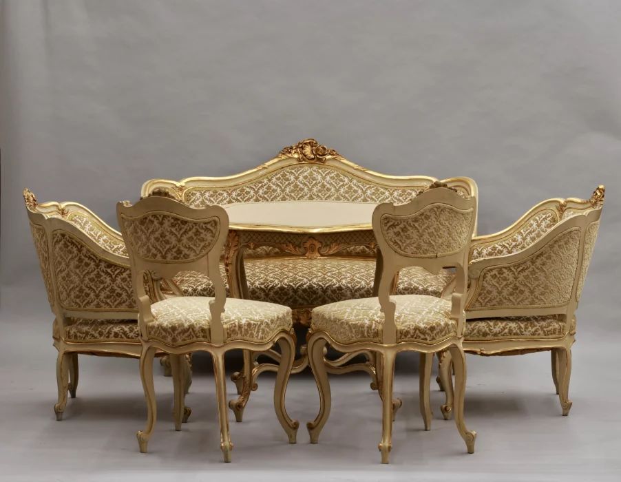 Delightful furniture set,