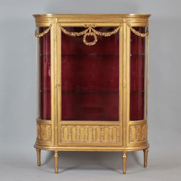 Vitrine de style Louis XVI 