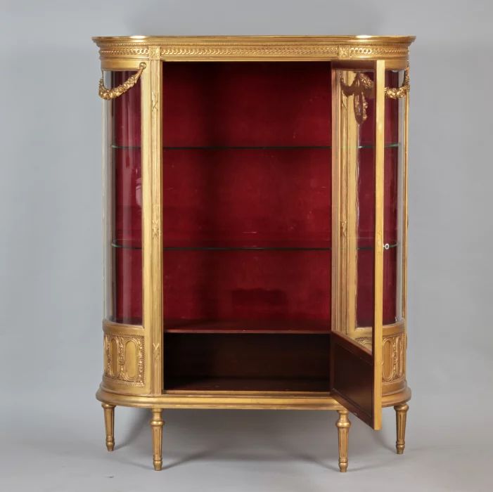 Vitrine de style Louis XVI 