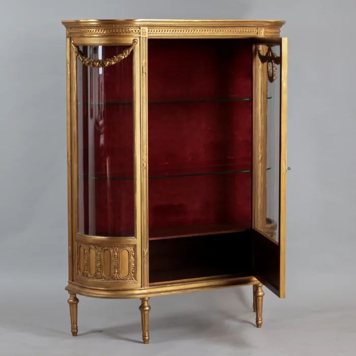 Vitrine de style Louis XVI 