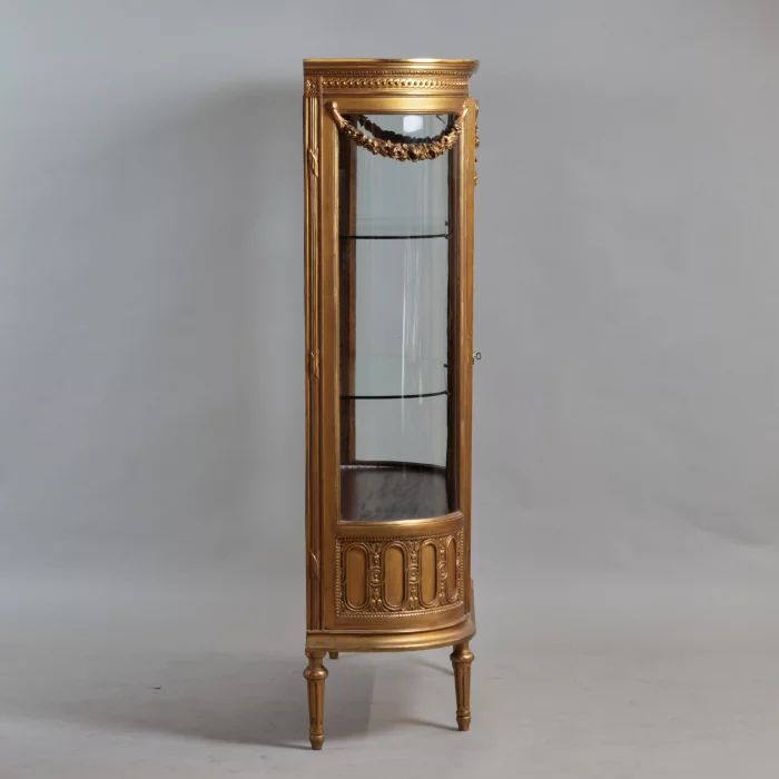 Vitrine de style Louis XVI 