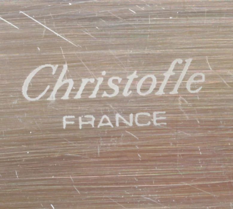Позолоченный столовый набор для сервировки стола фирмы Christofle.