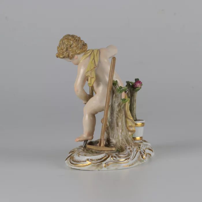 Gardener figurine. Allegory of summer. Meissen. The turn of the 19-20 century. 