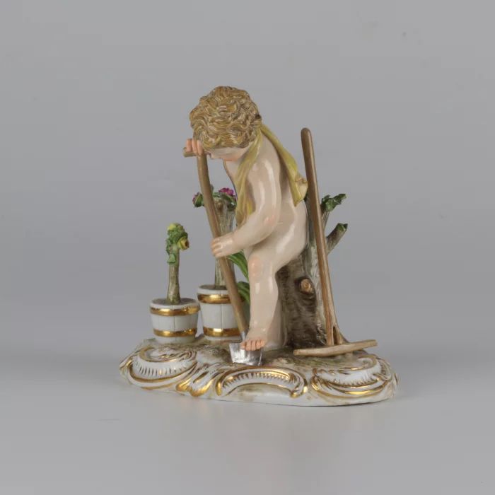 Gardener figurine. Allegory of summer. Meissen. The turn of the 19-20 century. 