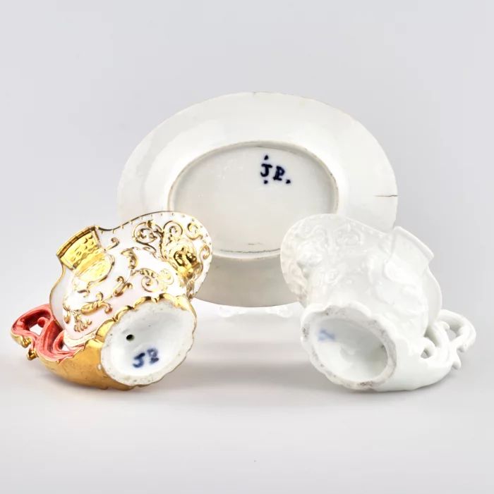Un ensemble de trois articles. Jacob Petit.