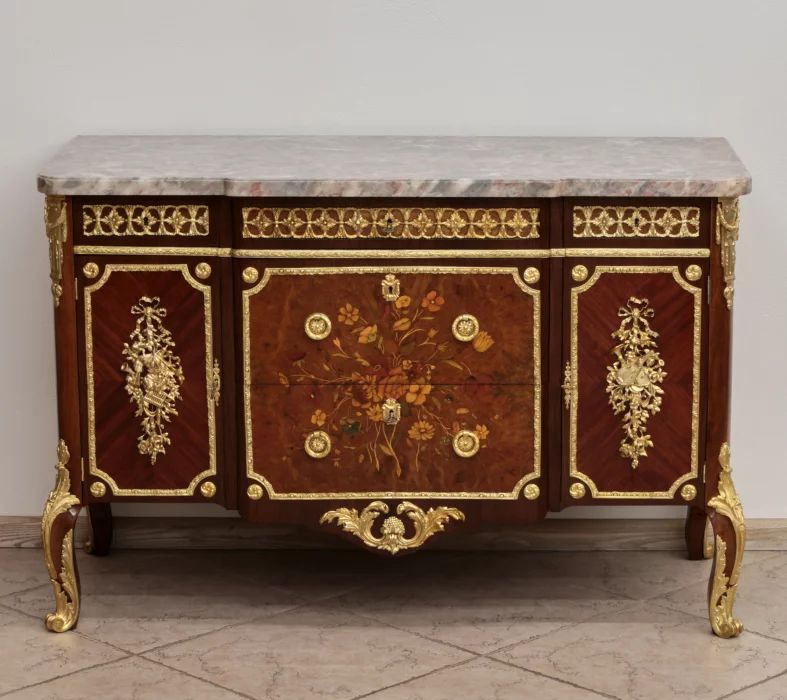 Commode de style Louis XVI