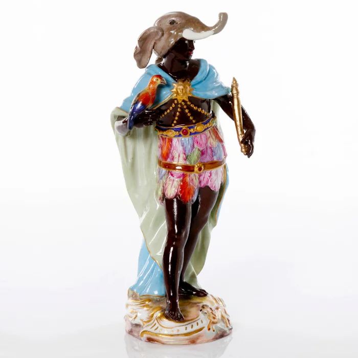 Figurine en porcelaine allegorie "Afrique" 