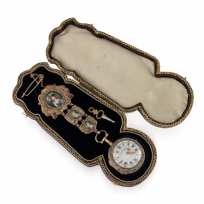  Швейцарские золотые часы на подвесе 18-го века.