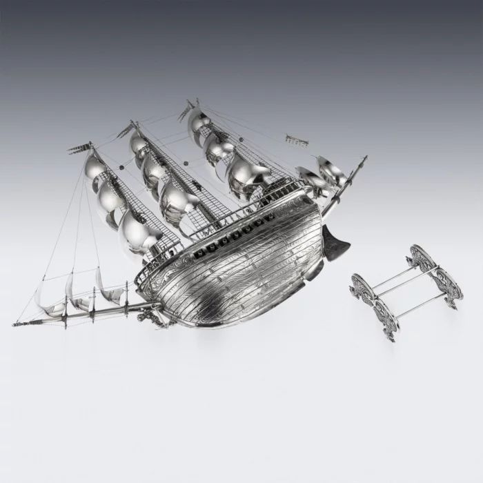 Maquette en argent dun navire du XVe-XVIe siècle 