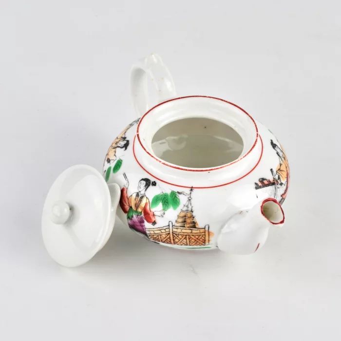 Kuznetsovs porcelain teapot. 
