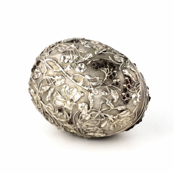 Silver Easter egg casket. 