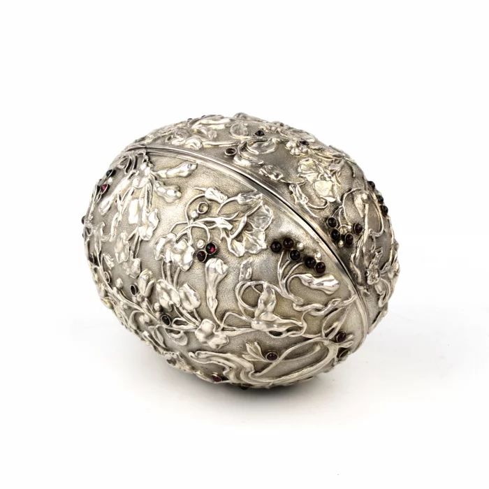 Silver Easter egg casket. 