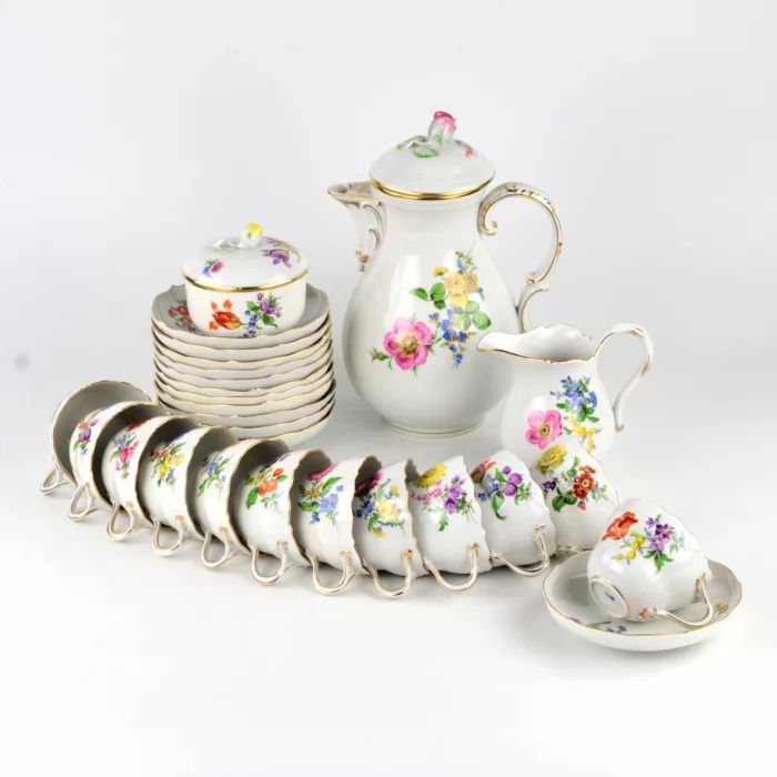 Meissen coffee flower service for 12 persons. 20th century 