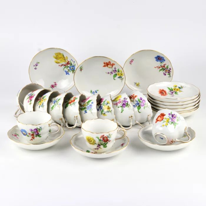 Meissen coffee flower service for 12 persons. 20th century 