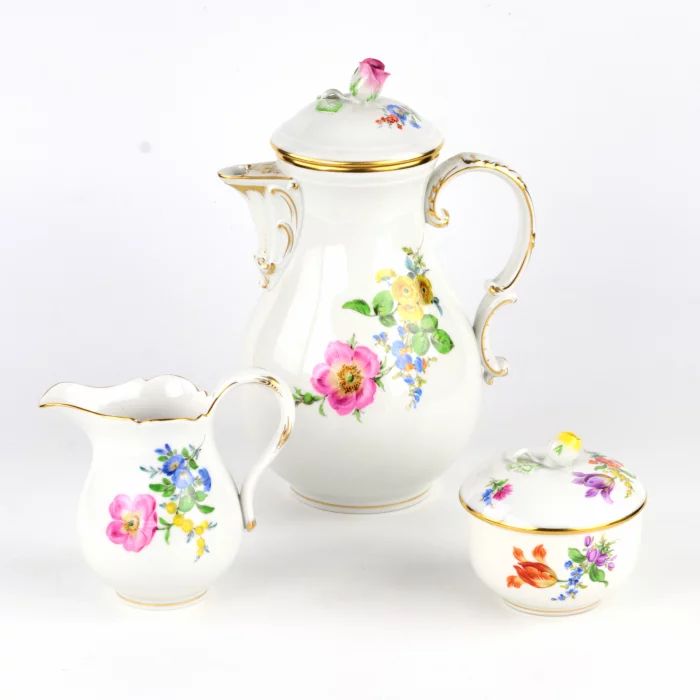 Meissen coffee flower service for 12 persons. 20th century 