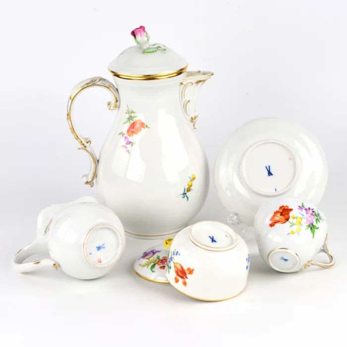 Meissen coffee flower service for 12 persons. 20th century 