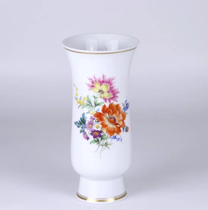 Мейсенская ваза с цветочным декором.