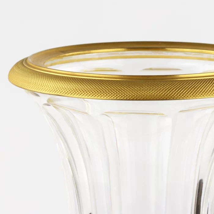 Vase en cristal avec bronze dore. 