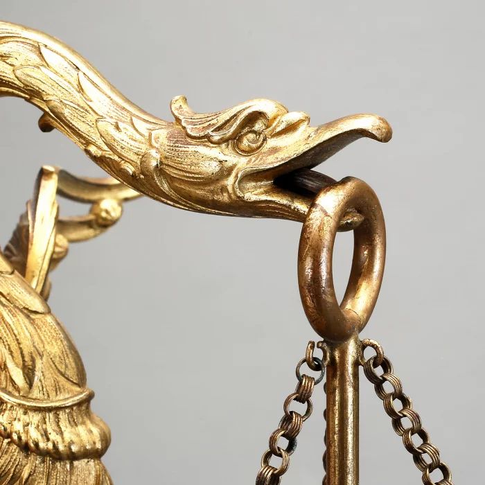 Pāris zeltītu bronzas skapīšu ar toņiem, 19. gadsimta pirmā trešdaļa. 