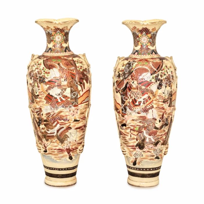 Paire de vases de sol japonais Satsuma.