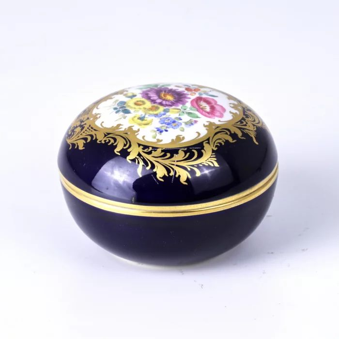 Porcelain box. Meissen