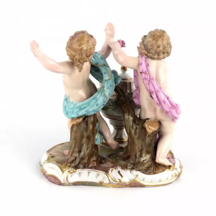 Figurine en porcelaine "Putti". Meissen 19ème siècle