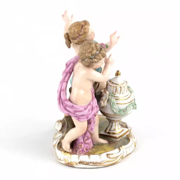 Figurine en porcelaine "Putti". Meissen 19ème siècle