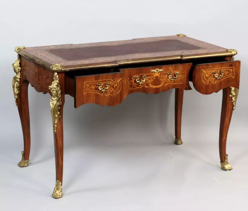 Письменный стол в стиле Людовика XVI.