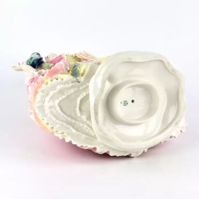 Figurine en porcelaine Dame au perroquet Karl Ens