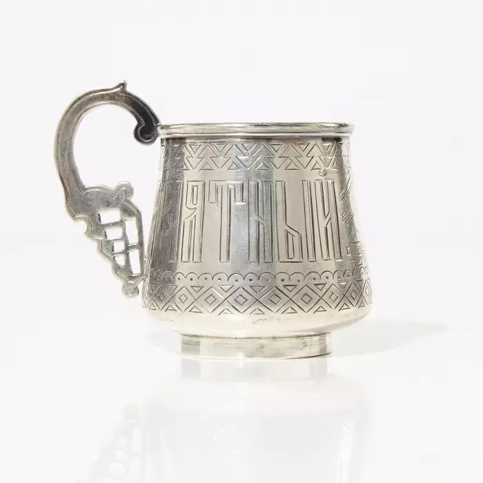 Tasse et soucoupe en argent russe. 