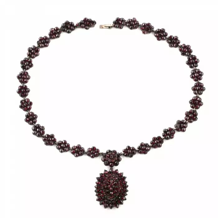 Necklace with garnets on silver. Europe 19th century. 