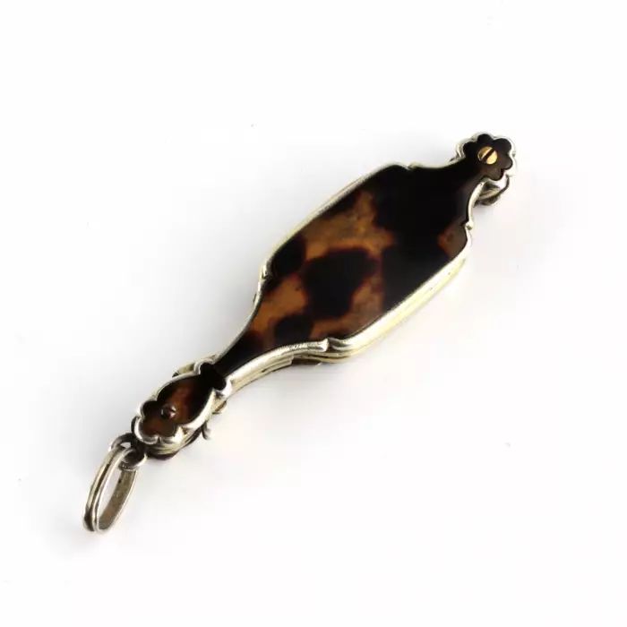 Foldable tortoiseshell lorgnette. 