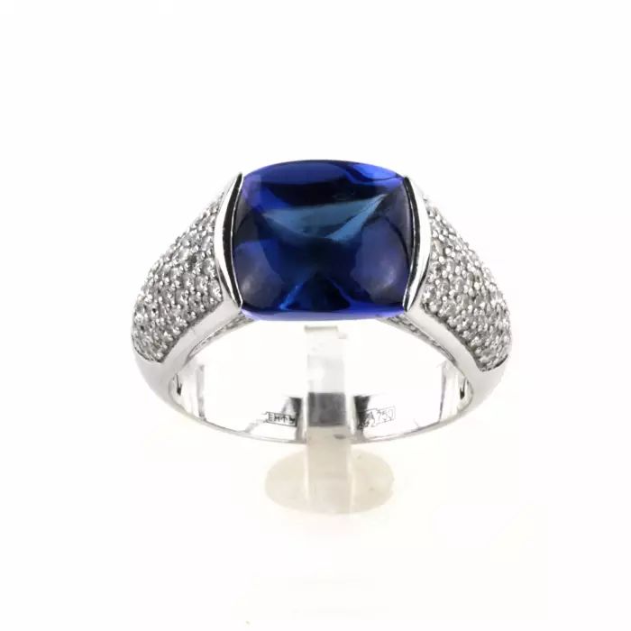 18K white gold ring with diamonds and tanzanite. 