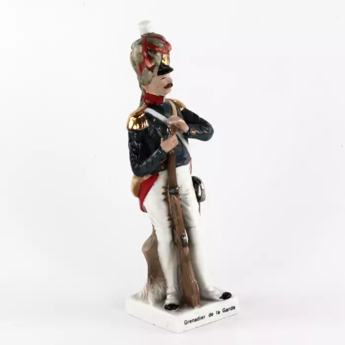 Figurine en porcelaine "Soldier Grenadier De La Garde". Allemagne