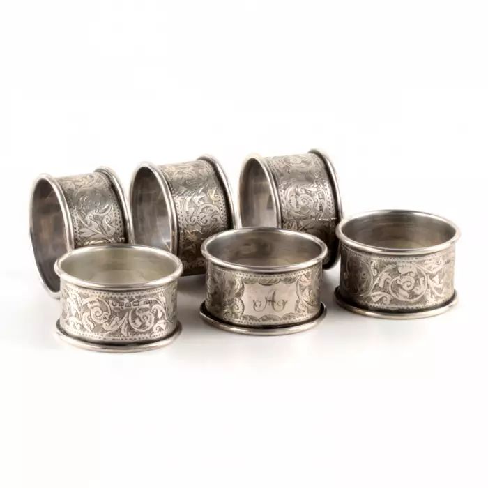 Шесть английских  серебряных колец для салфеток, в оригинальном кофре.