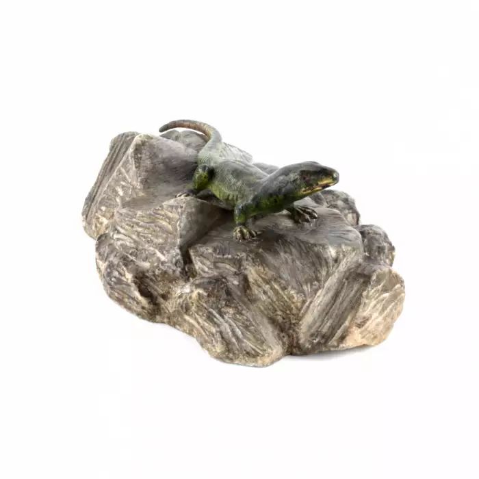 Miniature en bronze "Lezard sur une pierre". 