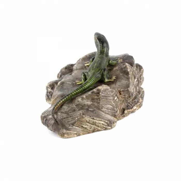 Miniature en bronze "Lezard sur une pierre". 