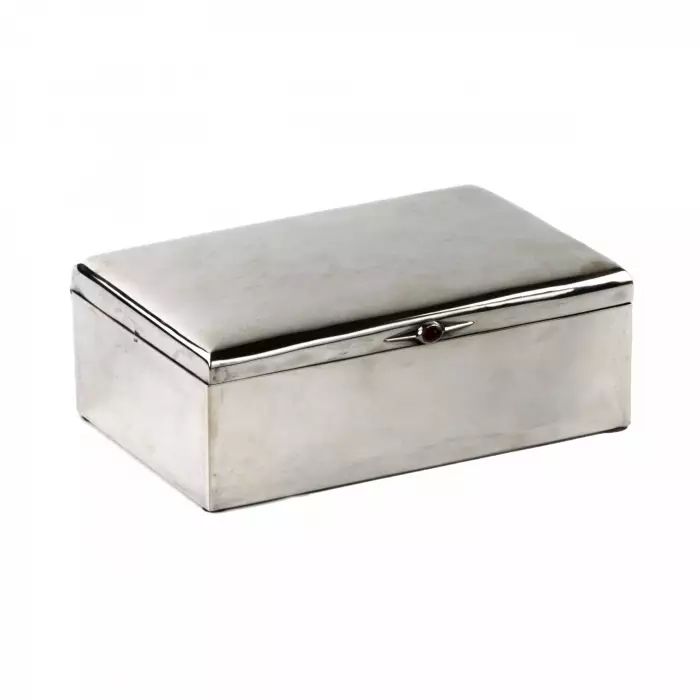 Серебряная коробка для сигар.