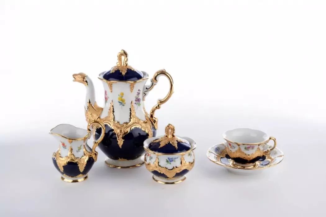 Service à cafe en porcelaine de 15 pièces. Meissen 20e siècle. 