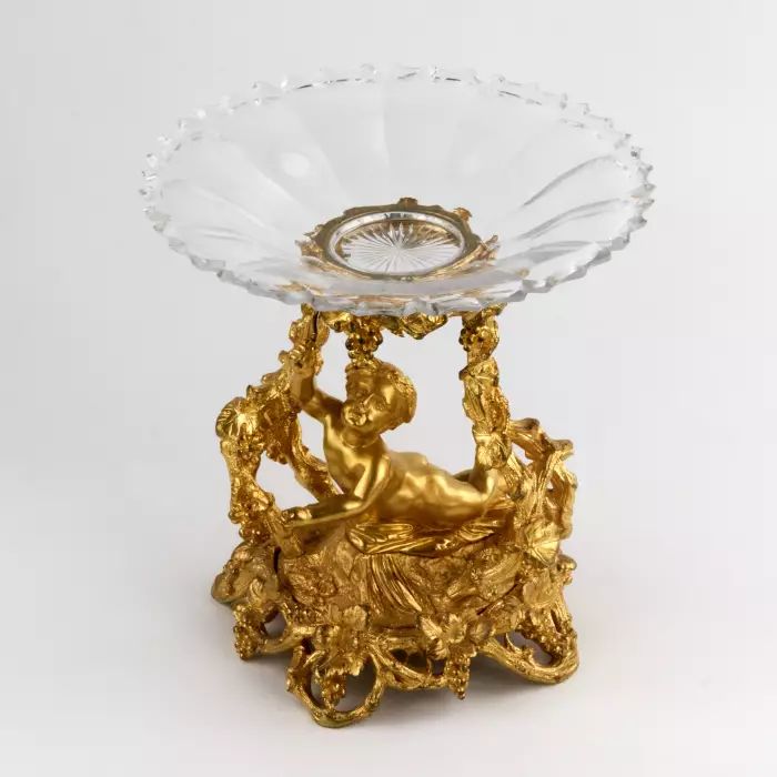 Декоративная фруктовая ваза золоченой бронзы, с хрусталем, эпохи Наполеона III. 19 век.