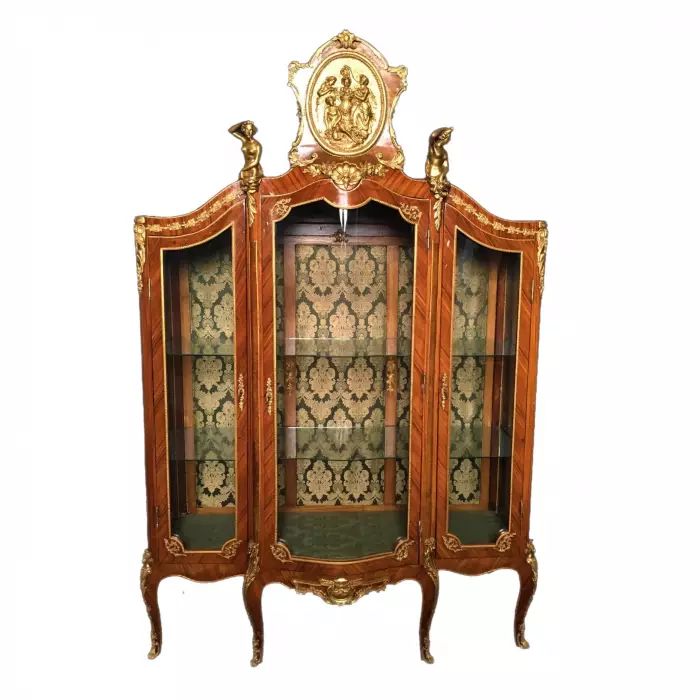 Vitrine de style Louis XV. 